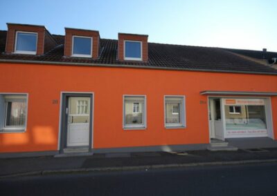 Haus mit orangener Farbe